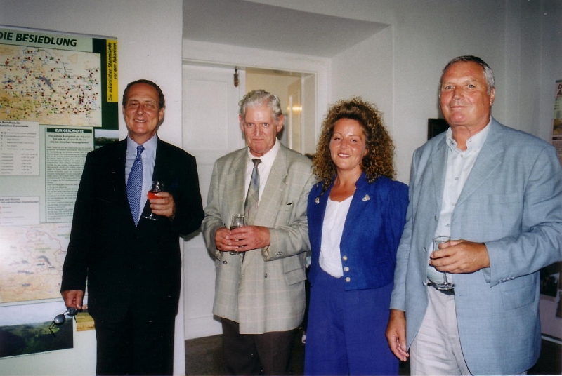 2002-08-23_13b_Prinz Eduard von Anhalt, Prof. Heinemann, K. Friedrich, Herr Langer.jpg